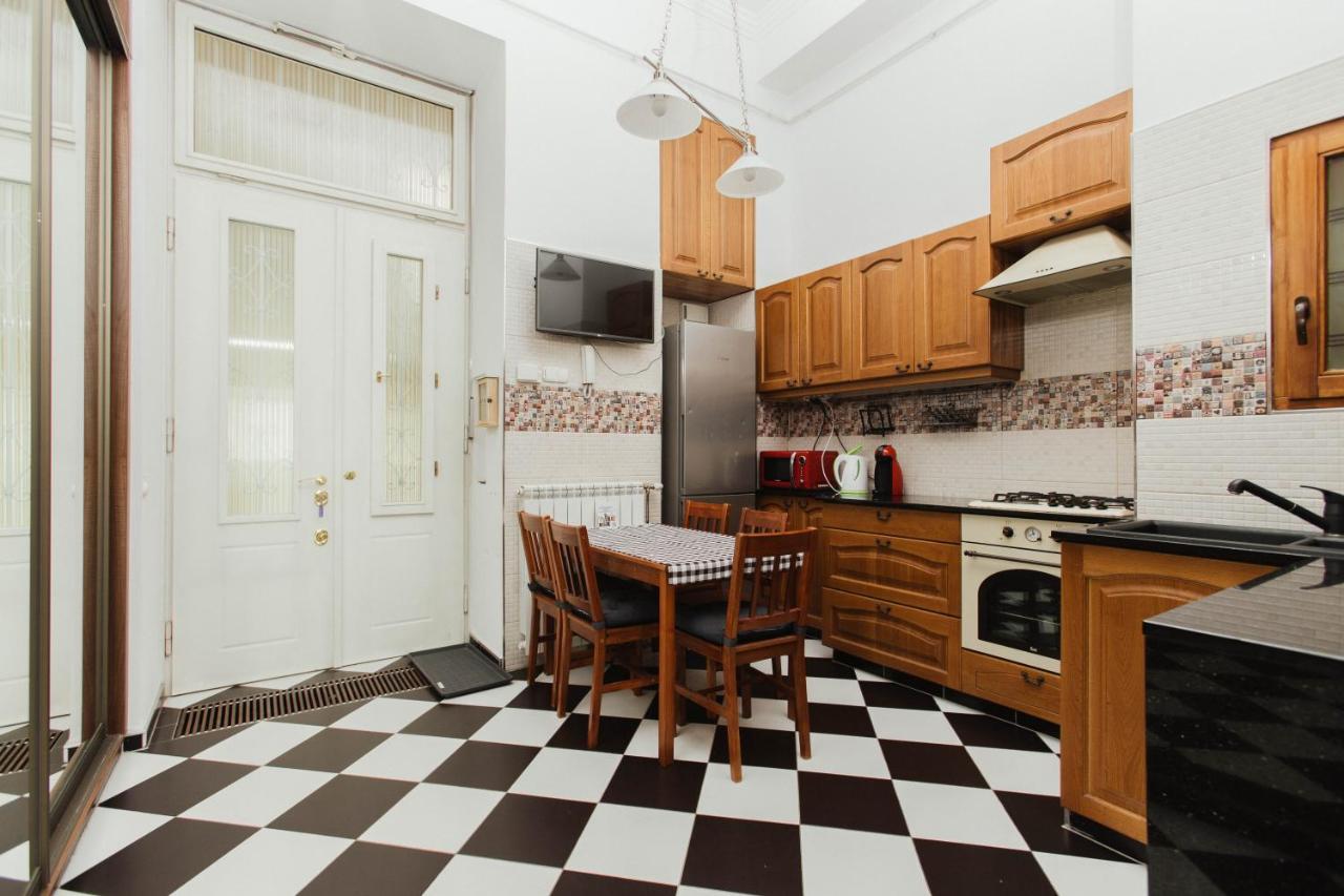 Grand Boulvard Apartment Boedapest Buitenkant foto